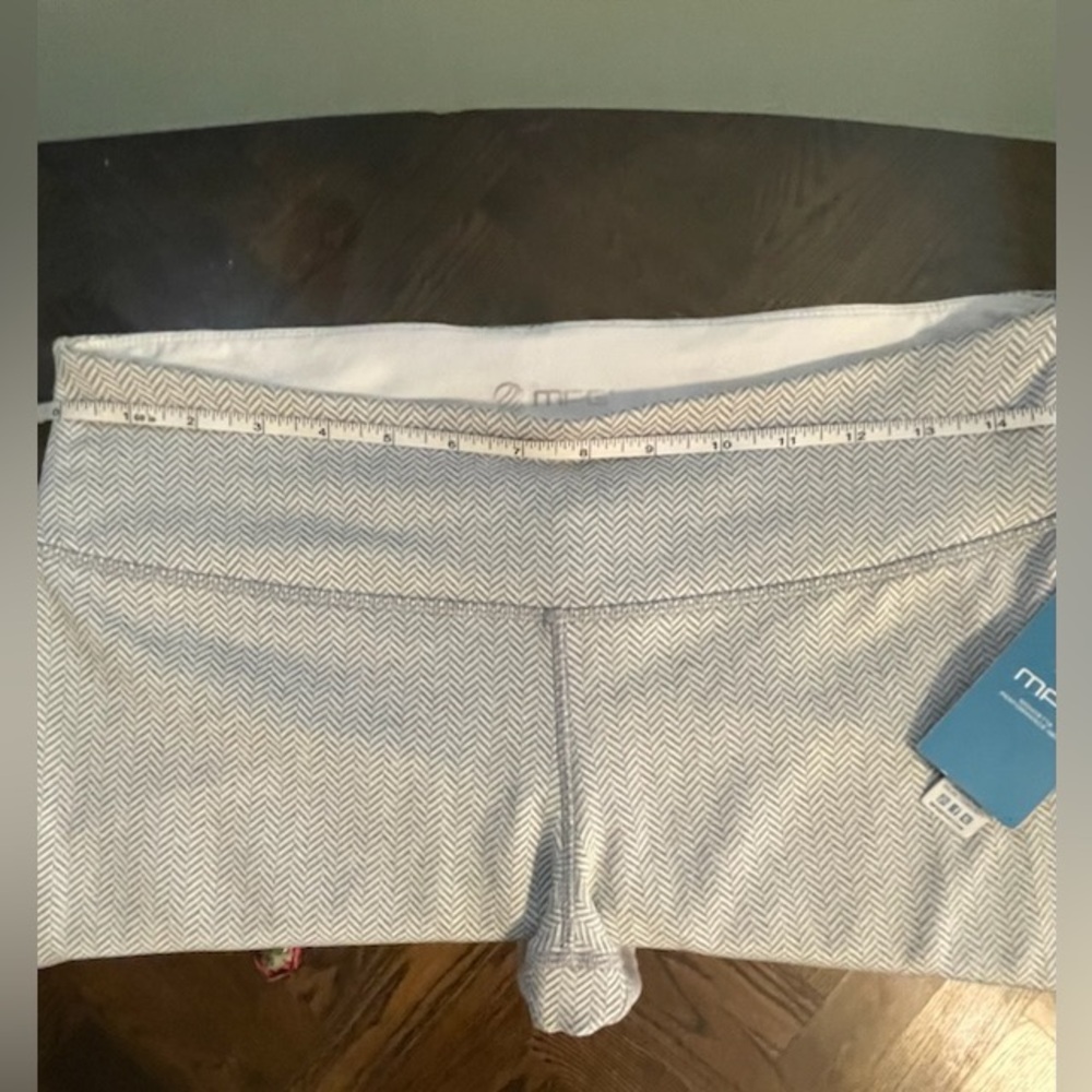Chevron Leggings Gray and White Cropped Leggings NWT